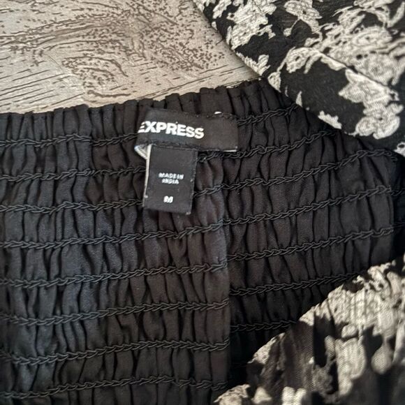 Express woman’s mini long sleeve dress used in good condition - Picture 3 of 4